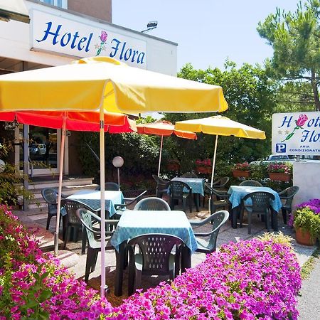 Hotel Flora Дезенцано-дель-Гарда Экстерьер фото