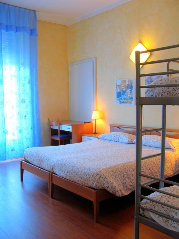 Hotel Flora Дезенцано-дель-Гарда Номер фото