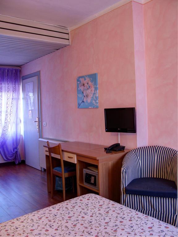 Hotel Flora Дезенцано-дель-Гарда Номер фото